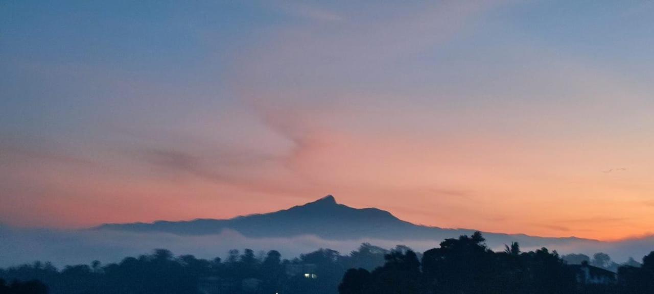 The Tenthola Kandy Kültér fotó